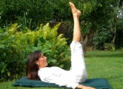 5 động tác yoga để 'trẻ mãi không già'