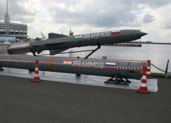 Ấn Độ thử thành công tên lửa BrahMos trên khinh hạm Talwar