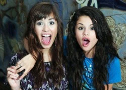 Demi Lovato "mê tít thò lò" single mới của Selena Gomez