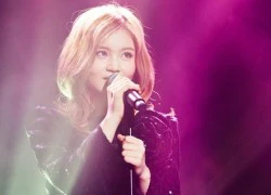 "Đóa hồng" Lee Hi sung sức trong concert riêng đầu tiên