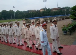 Đoàn đại biểu Bộ Công an vào lăng viếng Chủ tịch Hồ Chí Minh