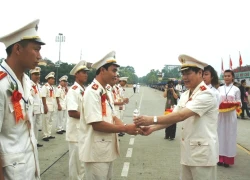 Đoàn Thanh niên Bộ Công an báo công dâng Bác, trao huy hiệu "Thanh niên tiên tiến"