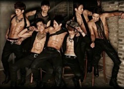 "Em trai TEEN TOP" tích cực khoe body hơn cả 2PM