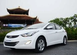 Hyundai Elantra 2013 bị khách hàng Việt chê giá cao