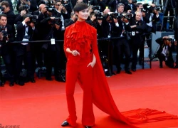 Lý Vũ Xuân 'quét' thảm đỏ Cannes với trang phục điệu đà