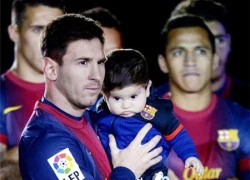 Messi liên tục âu yếm quý tử