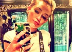 Miley gây sốc vì khoe ảnh tự sướng với lá cần sa