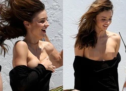 Miranda Kerr hốt hoảng vì tuột váy lộ ngực trần