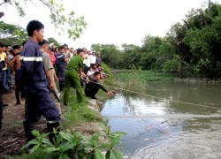 Người đàn ông bị nước cuốn vào cống mất tích