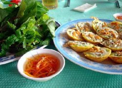 Sao cô chỉ ăn bánh khọt