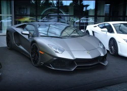 Siêu xe Lamborghini Aventador mui trần bản mừng sinh nhật