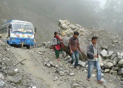 Trung Quốc "ve vãn" Nepal, Ấn Độ lo lắng