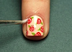 Tự làm nail hoa ngọt ngào cho ngày hè