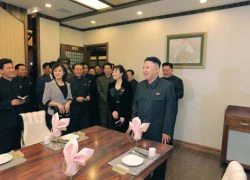 Vợ chồng Kim Jong-un thăm trung tâm thương mại