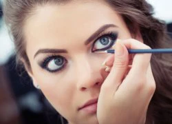 8 bí quyết để kẻ eyeliner đẹp, chuẩn xác