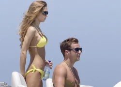 Bạn gái xinh đẹp 'bóp cổ' Mario Gotze