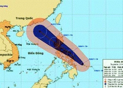 Bão Rumbia mạnh cấp 8 áp sát Biển Đông