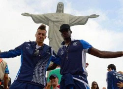 &#8220;Bé hư&#8221; Balotelli đứng cạnh Chúa ở Rio de Janiero