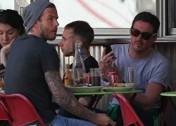 Beckham ăn trưa vỉa hè với bạn thân