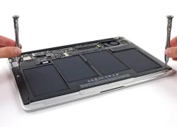 Bên trong MacBook Air 2013: Pin lớn hơn, 2 micro, SSD do Samsung sản xuất