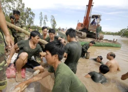 Bí thư huyện tiếp tay "cát tặc" bị đình chỉ sinh hoạt cấp ủy