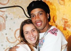 Bỏ rơi người tình 55 tuổi, Ronaldinho trúng tiếng sét ái tình