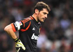 Casillas thừa nhận rơi lệ vì Mourinho