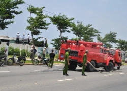 Cháy nhà xưởng, 9 lính cứu hỏa bị ngộ độc khí