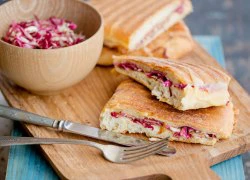 [Chế biến] - Bánh mỳ Panini salami và phô mai