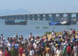 Đang đi cùng bạn trai, cô gái nhảy sông tự vẫn