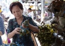 Đổ xô đi mua bánh tro cúng Tết Đoan Ngọ