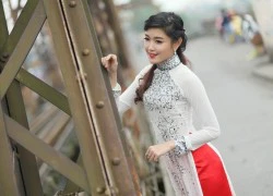 "Girl xinh Huyền My" thả dáng trên cầu Long Biên