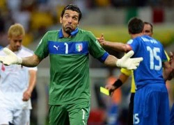 Gương mặt "khó đỡ" của Buffon ở trận Italia 4-3 Nhật Bản