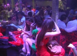 "Há hốc" với màn múa thoát y trong "tiệc sex" của chân dài