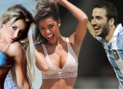 Higuain "giải sầu" với 2 cô nàng nóng bỏng