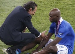 HLV Cesare Prandelli xin lỗi Balotelli