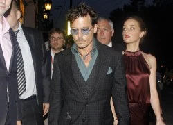 Johnny Depp công khai thân mật với người tình lưỡng tính