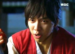 Kang Chi (Lee Seung Gi) đau đớn vì không thể cứu người yêu