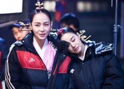 Kim Tae Hee thân thiết với &#8216;tình địch&#8217;