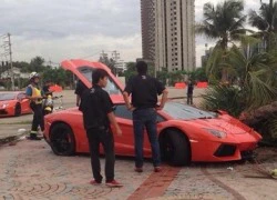 Lamborghini Aventador đâm đổ cây tại Bangkok