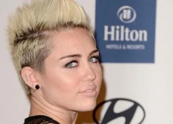 Miley Cyrus 'nẫng' single We Can't Stop của Rihanna