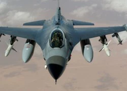 Mỹ: Tiêm kích F-16 rơi giữa thành phố, phi công nhảy dù thoát nạn