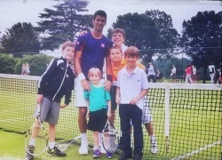 Novak Djokovic bị tay vợt nhí &#8220;hành&#8221;