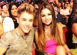 Selena bị đồn dùng Justin Bieber để bán album