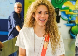 Shakira bồng bế con đến gặp Pique