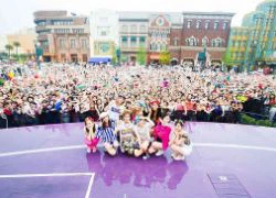 SNSD đội mưa nhảy Flashmob cực sung cùng fan