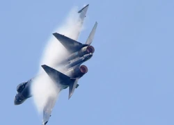 Su-35 trình diễn ấn tượng trên bầu trời Paris