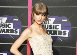 Taylor Swift khoe vóc dáng mảnh mai trên thảm đỏ "CMT Awards"