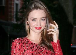 Thiên thần Miranda Kerr hút mắt với váy ren đỏ