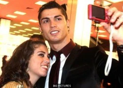 Tiệc rượu của Cris Ronaldo ngập hoa hồng và gái đẹp